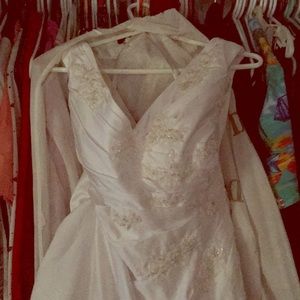 Size 16 embellished wedding dress- full petticoat